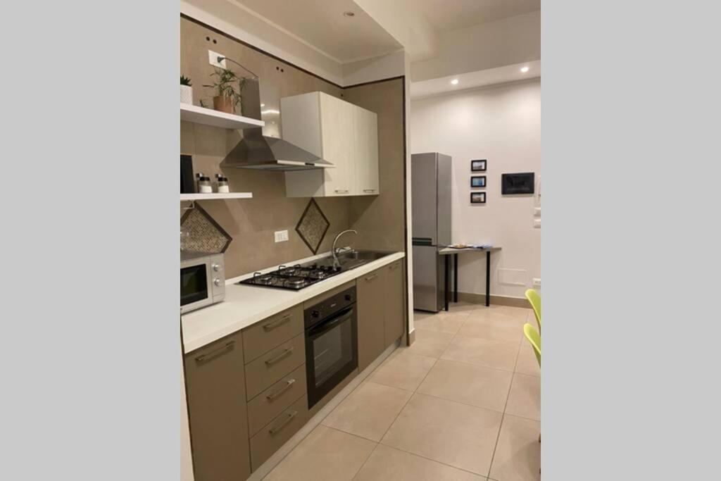 B&B Piano1 Interno5 - Accogliente E Moderno Bilocale Vicino Al Centro Салерно Екстериор снимка